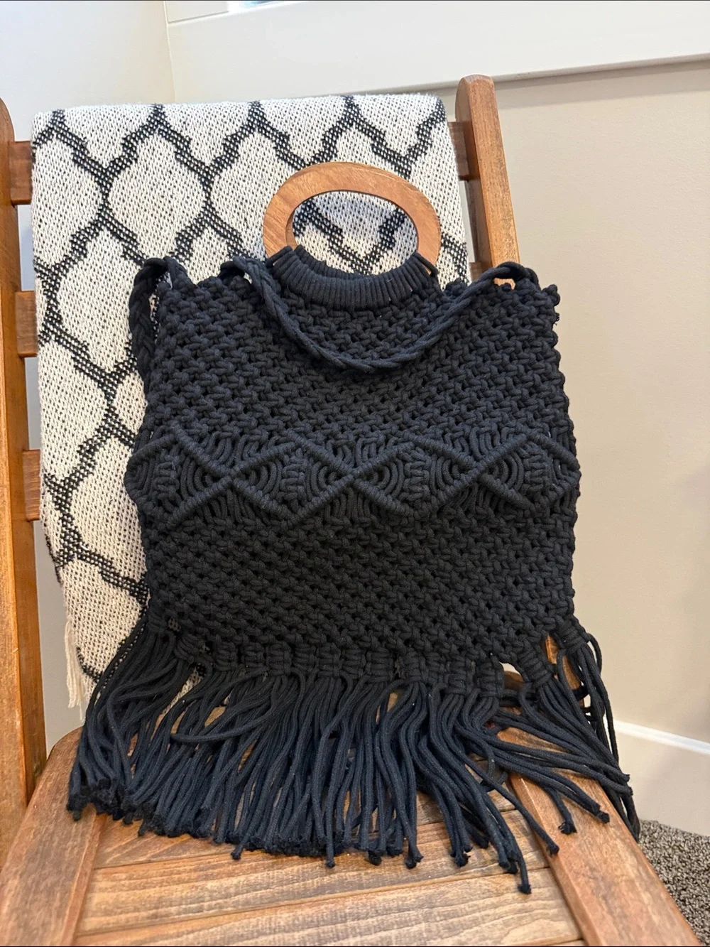 Danielle Nicole Black Macrame Fringe Bag Wooden Handles Boho Crossbody